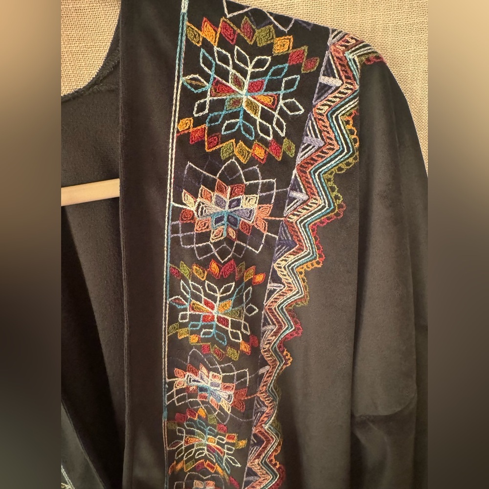 Dark Green Embroidered Velvet Kimono Jacket - Picture 6 of 12